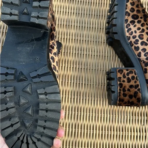 Beautiful leopard print wedge boot - Picture 4 of 5
